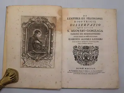 Naslovnica: De lentibus et telescopiis dioptricis dissertatio quam auspice S. Aloysio Gonazaga patrono suo beneficentissimo