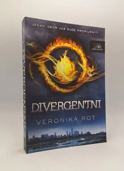Naslovnica: Divergentni